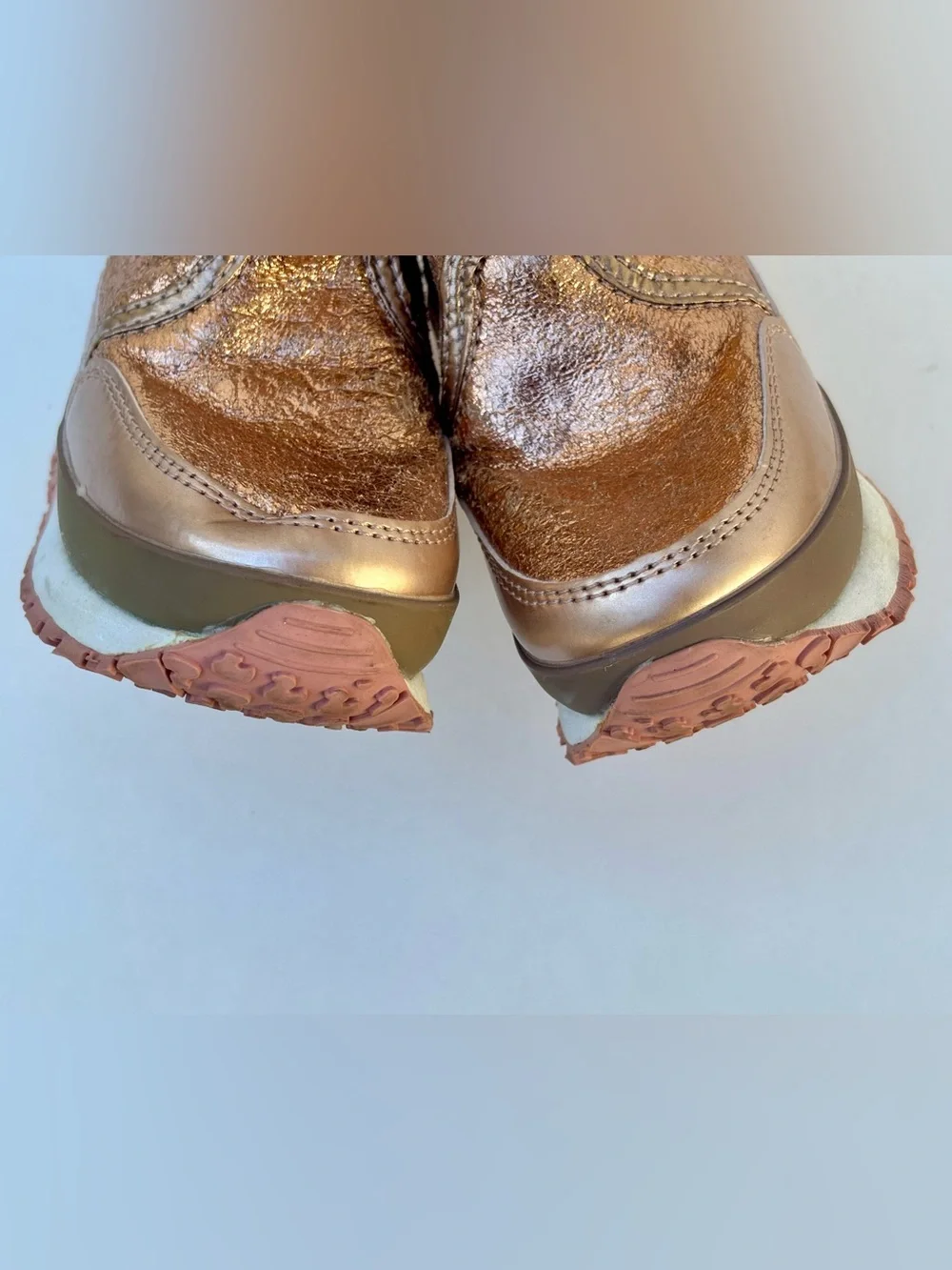 Rubber Duck girls size 10 cracked metallic boots in a rose gold color